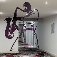 HOTEL 10