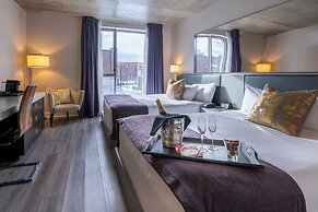HOTEL 10