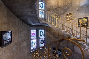HOTEL 10