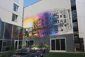 HOTEL 10