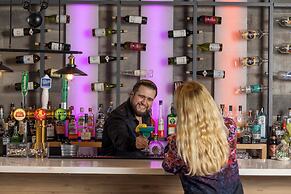HOTEL 10