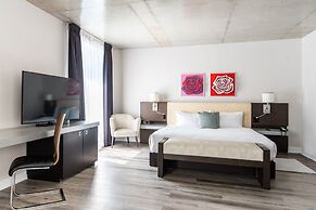 HOTEL 10