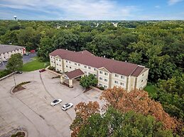 Comfort Inn & Suites East Moline near I-80