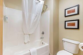 Comfort Inn & Suites East Moline near I-80