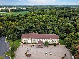 Comfort Inn & Suites East Moline near I-80