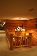 The Lodge at Crooked Lake
