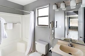 Clarion Inn Surfrider Resort