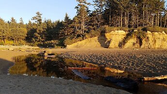 Clarion Inn Surfrider Resort