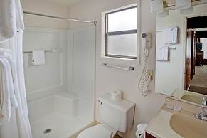 Clarion Inn Surfrider Resort