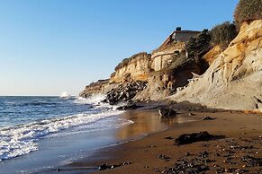 Clarion Inn Surfrider Resort