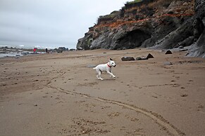 Clarion Inn Surfrider Resort