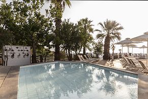 Louis Apostolata Resort and Spa