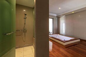 Louis Apostolata Resort and Spa