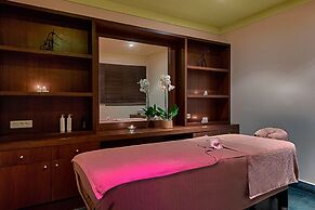 Louis Apostolata Resort and Spa