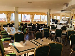 Champagne Palace Hotel