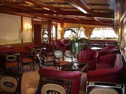 Champagne Palace Hotel