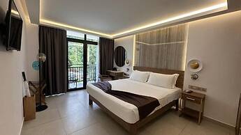 Coral Strand Smart Choice Hotel