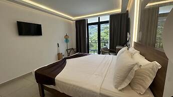 Coral Strand Smart Choice Hotel