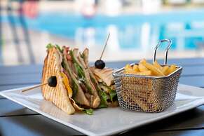 Coral Strand Smart Choice Hotel