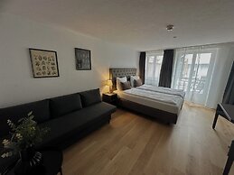 BASLERTOR Summer Pool Hotel