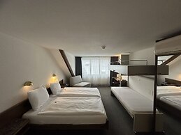 BASLERTOR Summer Pool Hotel