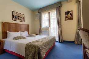 Hotel Opera by ZEUS International