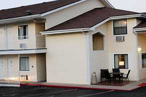 Whispering Hills Inn