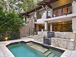 Pullman Palm Cove Sea Temple Resort and Spa