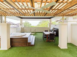 Pullman Palm Cove Sea Temple Resort and Spa