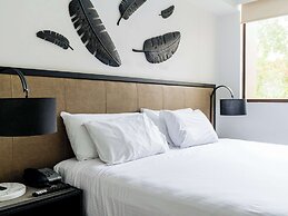 Pullman Palm Cove Sea Temple Resort and Spa