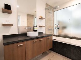 Pullman Palm Cove Sea Temple Resort and Spa