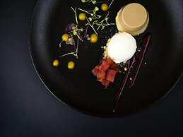 Pullman Palm Cove Sea Temple Resort and Spa