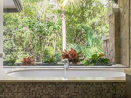 Pullman Palm Cove Sea Temple Resort and Spa