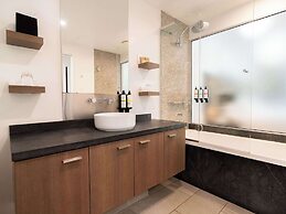 Pullman Palm Cove Sea Temple Resort and Spa