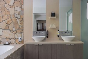 Pullman Palm Cove Sea Temple Resort and Spa