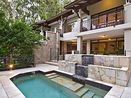 Pullman Palm Cove Sea Temple Resort and Spa