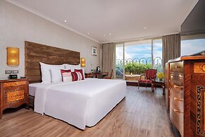 Windsor Plaza Hotel