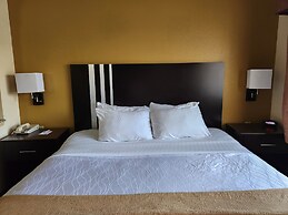 Days Inn & Suites by Wyndham Sam Houston Tollway