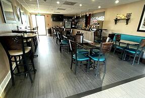 Days Inn & Suites by Wyndham Sam Houston Tollway