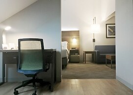 Holiday Inn Express Hotel & Suites White River Junction, an IHG Hotel