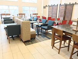Holiday Inn Express Hotel & Suites White River Junction by IHG