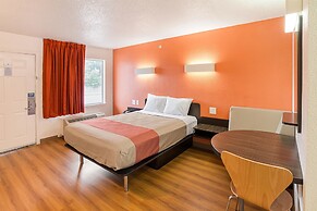 Motel 6 Grand Prairie, TX - Near Six Flags Drive