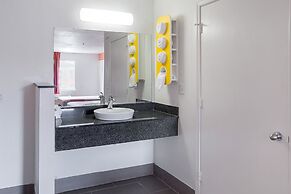 Motel 6 Grand Prairie, TX - Near Six Flags Drive