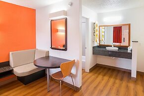 Motel 6 Grand Prairie, TX - Near Six Flags Drive