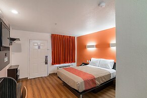 Motel 6 Grand Prairie, TX - Near Six Flags Drive