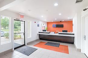 Motel 6 Grand Prairie, TX - Near Six Flags Drive