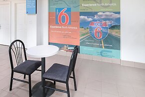 Motel 6 Grand Prairie, TX - Near Six Flags Drive