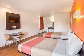 Motel 6 Grand Prairie, TX - Near Six Flags Drive