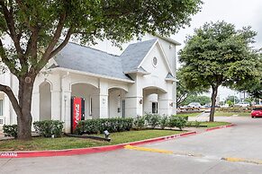 Motel 6 Grand Prairie, TX - Near Six Flags Drive