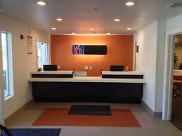 Motel 6 Grand Prairie, TX - Near Six Flags Drive